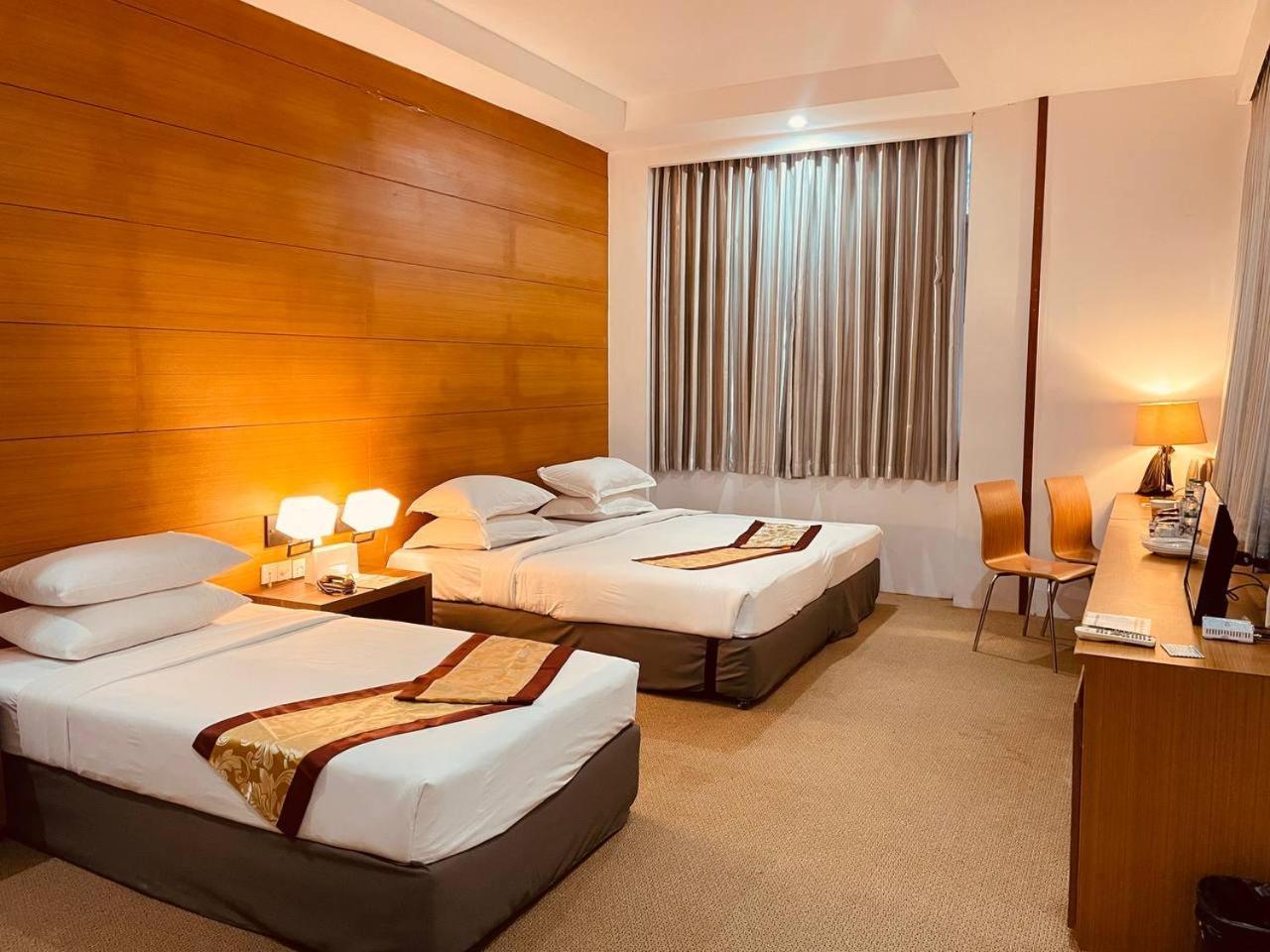 Yama Hotel & Rooftop Bar Yangon Exterior foto