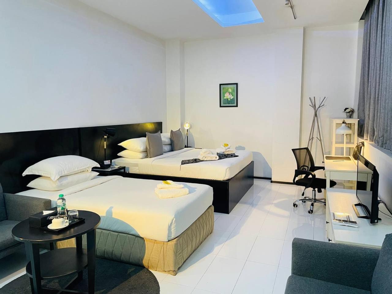 Yama Hotel & Rooftop Bar Yangon Exterior foto