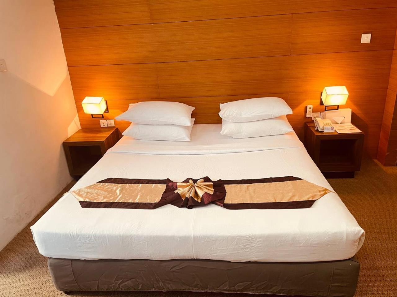 Yama Hotel & Rooftop Bar Yangon Exterior foto